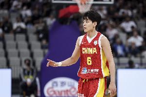 队长给力！杨舒予全场12中5拿10分2板6助1断 正负值+21冠绝全场