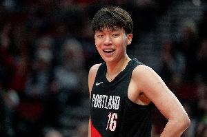 斯普利特：杨瀚森有很多方面需要提升 但他一直在进步 越来越适应