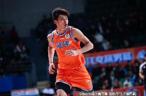 正负值+23最高！杨曦皓10中3拿到7分抢下15篮板 拼到5犯离场