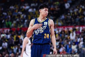 慢慢来！崔永熙首秀替补出战10分钟 5中1拿到2分3板