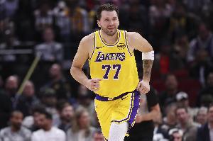 苏群：东契奇就不怕包夹 这等绝世武功高手 怪不得要去湖人了