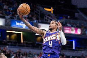 状态不俗！杰伦·格林半场11中6拿下13分6板2助 篮板两队最高