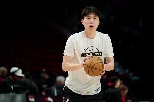 机会靠自己抢！乐福球运丢了 杨瀚森拿到顺势勾手命中
