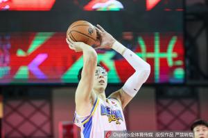 这也太离谱了！周琦已连续12罚不中 今晚8罚0中&上一场最后4罚0中